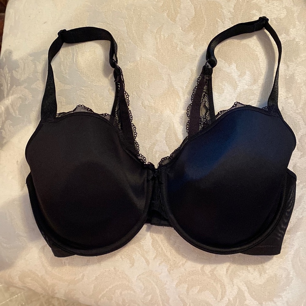 Bali lace lift bra. 36 DD. New without tags.